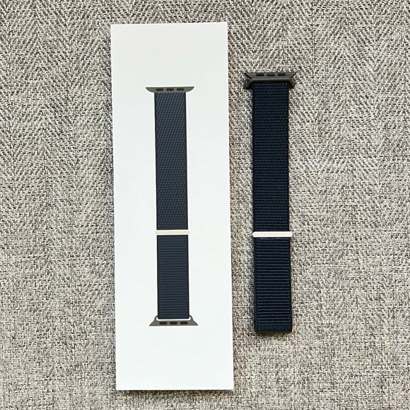 Apple Sport Loop - Picture 1 of 3